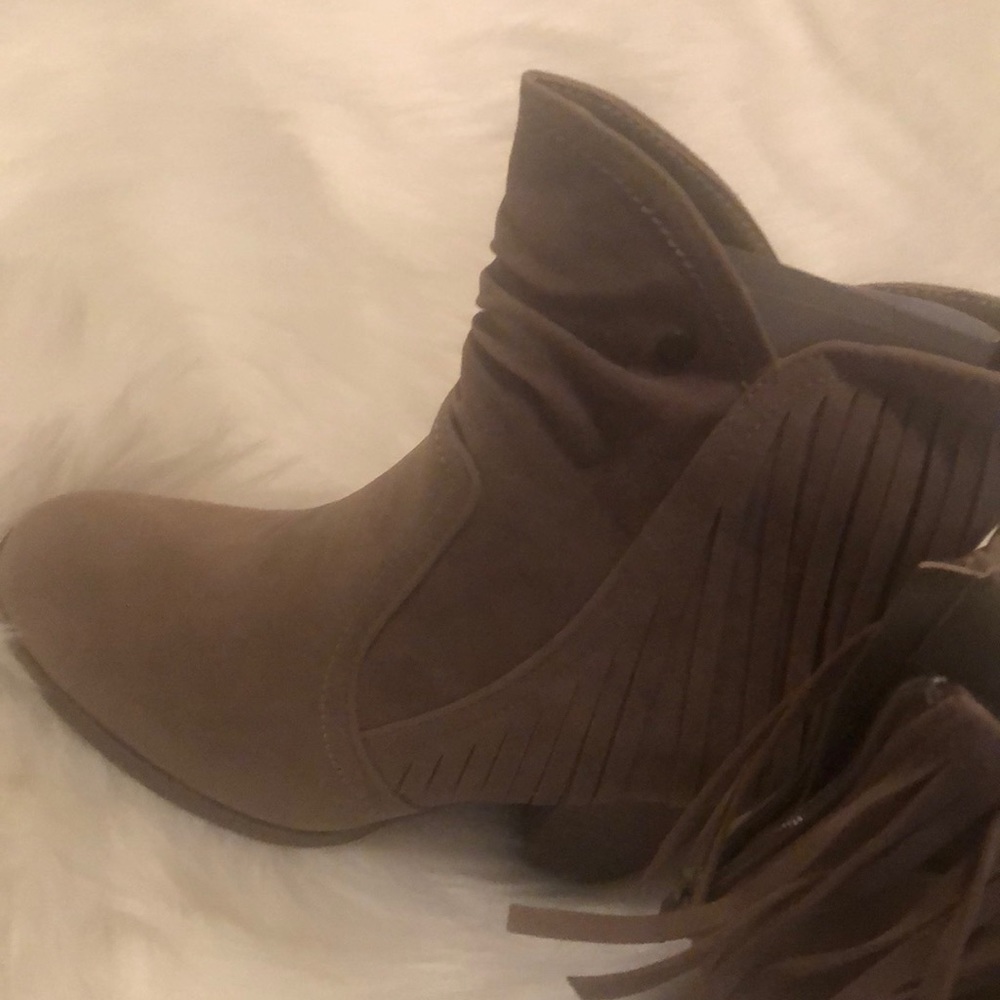 Fringe boots. - Picture 2 of 2